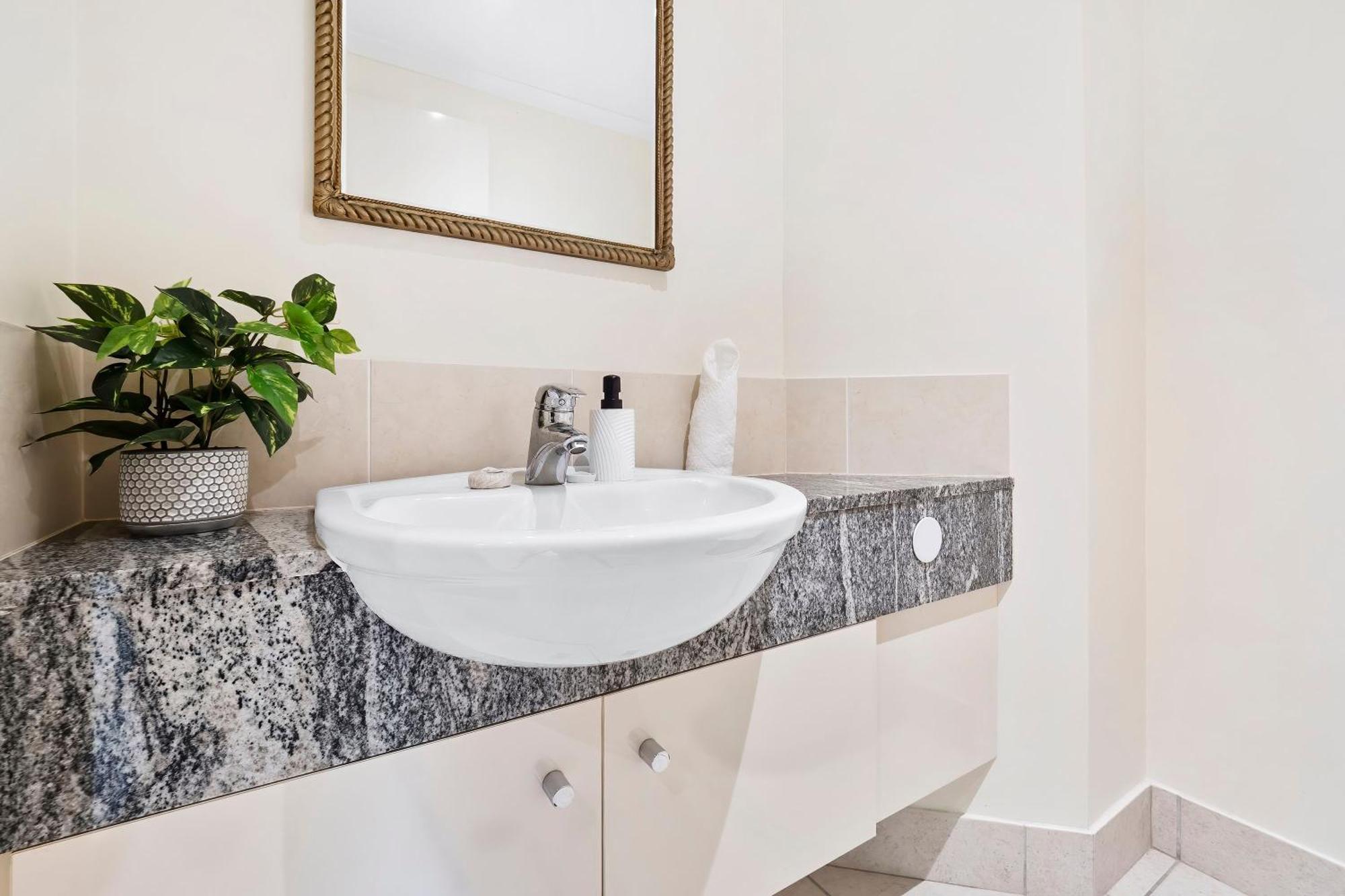 Arlington Apartments Clifton Beach Phòng bức ảnh